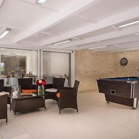 Almyros 5 Bedroom Luxurious Close To The