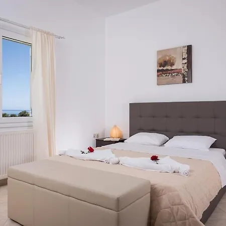 Villa Almyros 5 Bedroom Luxurious Close To The Georgioupoli
