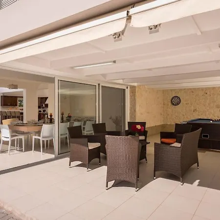Almyros 5 Bedroom Luxurious Close To The Villa