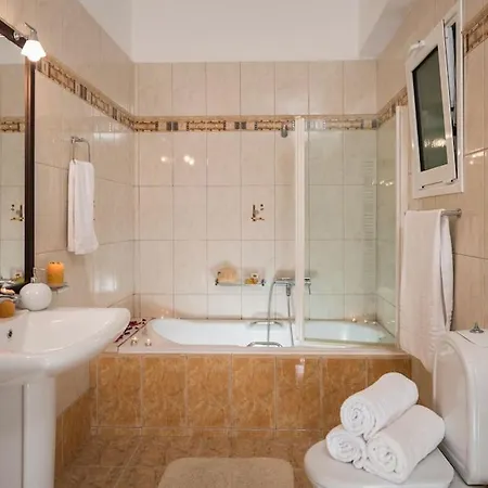 Villa Almyros 5 Bedroom Luxurious Close To The